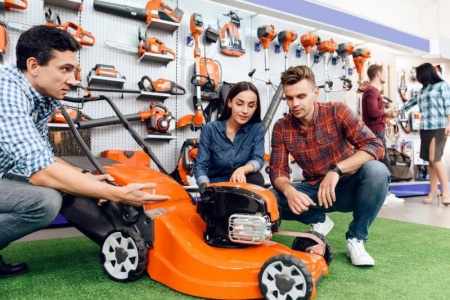 Quelle tondeuse choisir pour votre jardin ? Guide complet